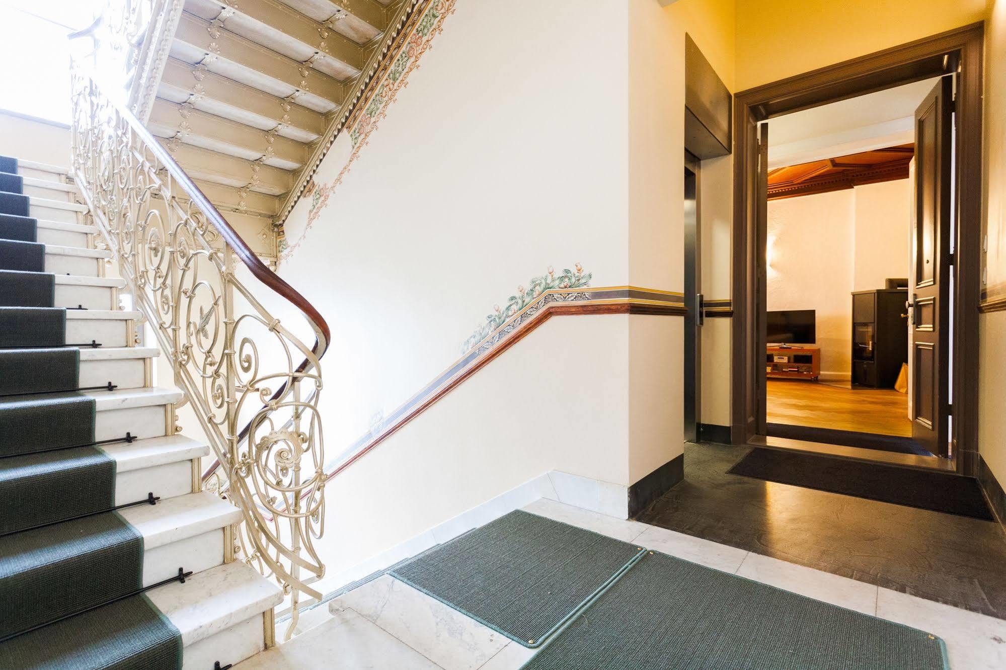 Aptc Downtown Monument4rent Near Checkpoint Charlie Berlino